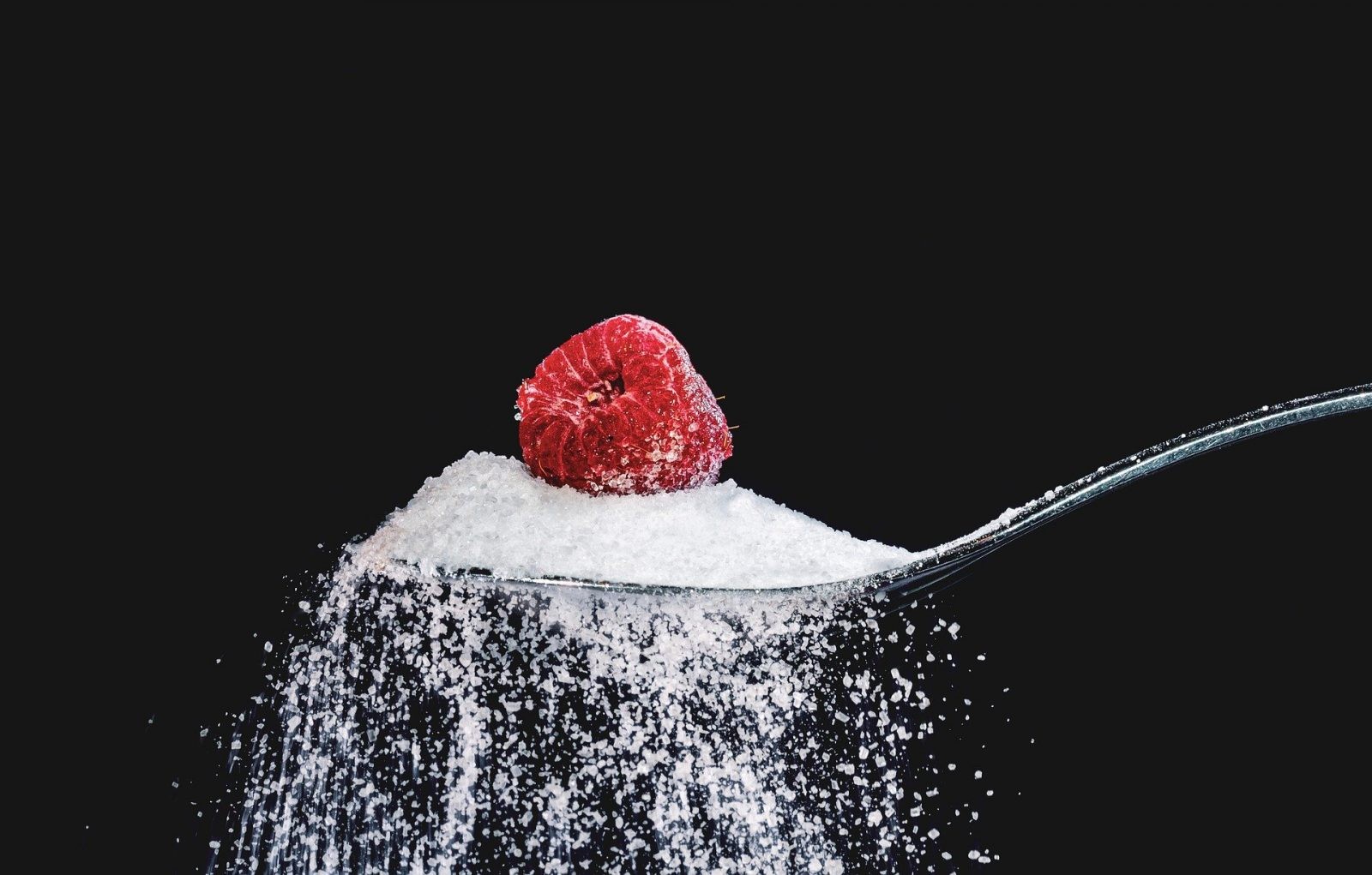 Oto, co się dzieje z mózgiem, jeśli odstawisz cukier. “Jak na detoksie od narkotyków” [EKSPERYMENT]