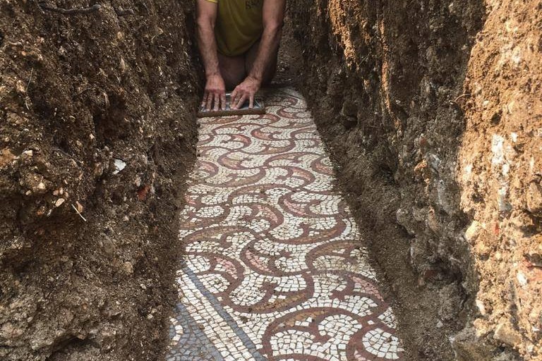 Włoscy archeolodzy odkryli starożytną mozaikę. Szukali jej od 100 lat