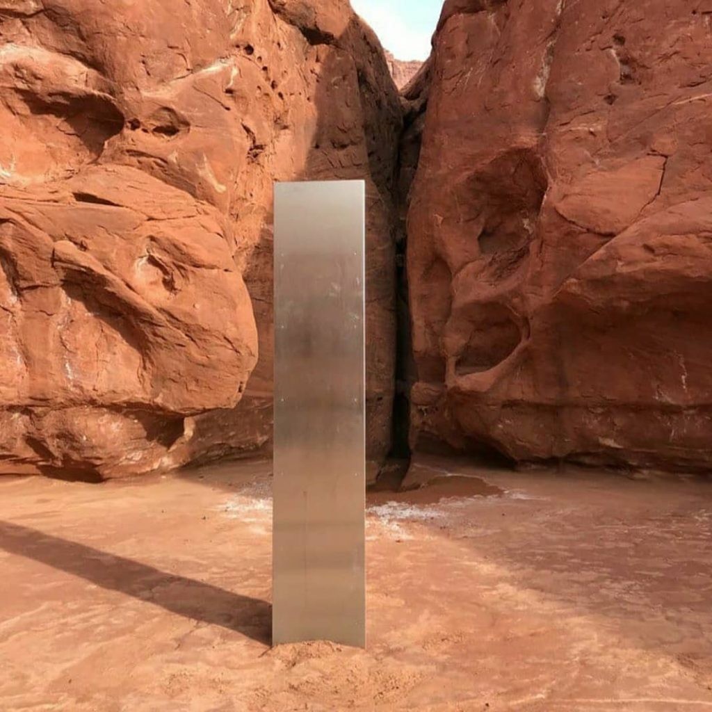 Odkryto metalowy monolit na środku pustkowia w Utah