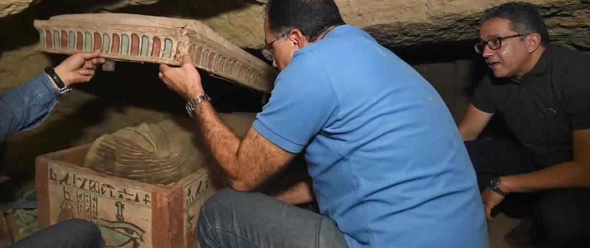 Nigdy nieotwierane sarkofagi i złote figurki sprzed 2500 lat odkryte w Egipcie