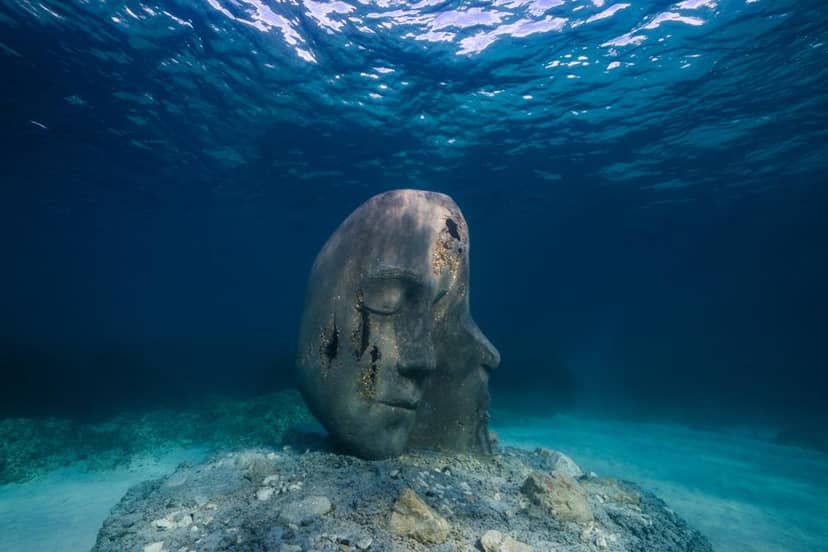 na-nowa-instalacje-sklada-sie-szesc-ogromnych-rzezb-fot-jason-decaires-taylor-underwatersculpture-com_1