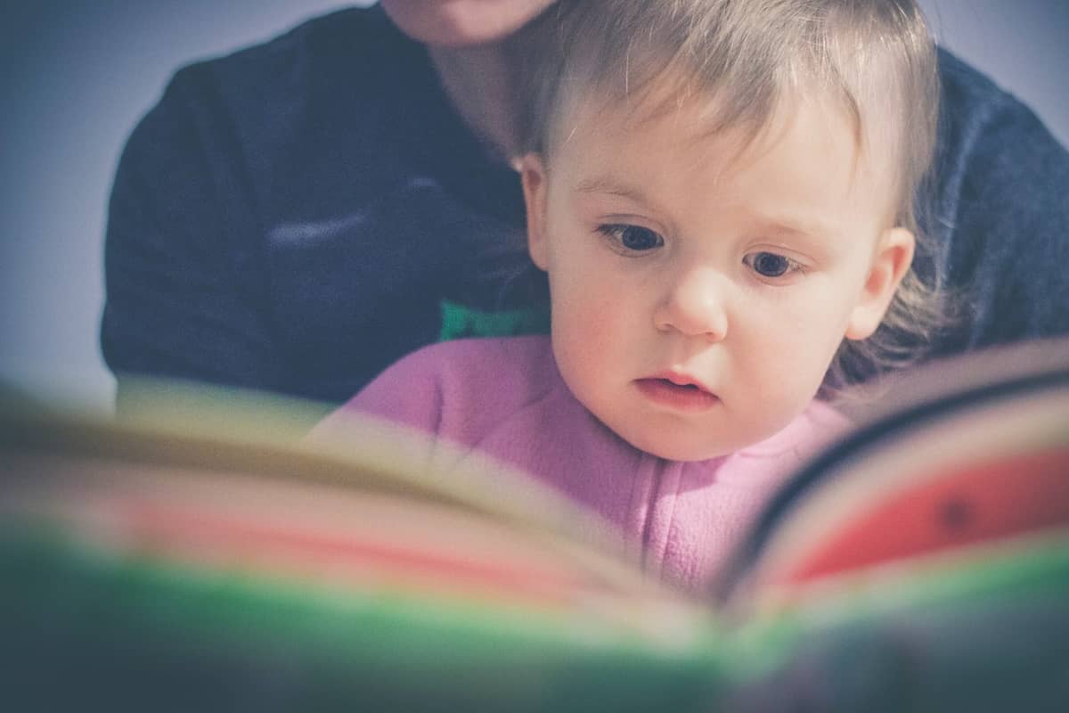 Tylko 1/3 rodziców czyta swoim dzieciom. Tracimy niepowtarzalną szansę na zbudowanie bliskości?