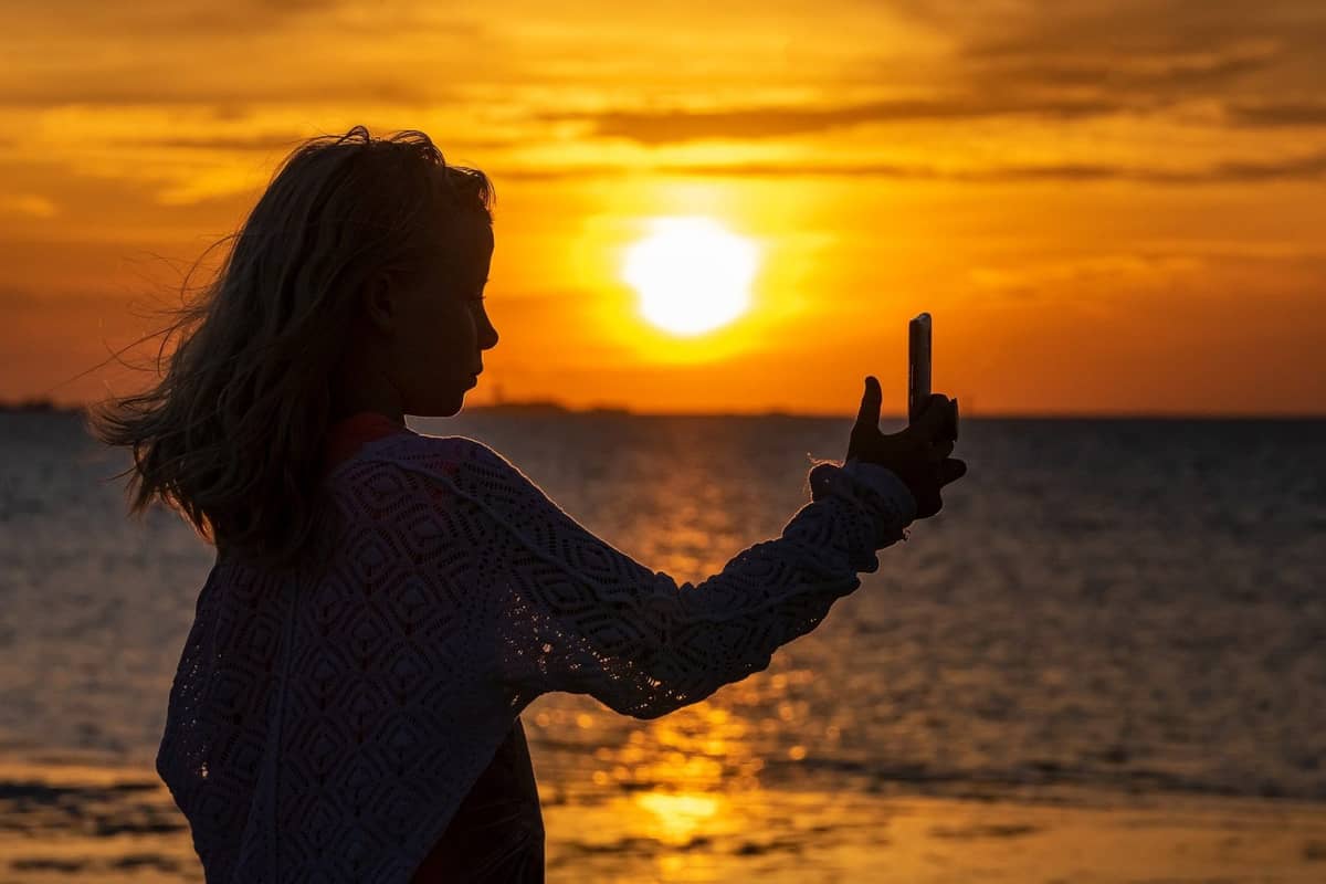 Trzy pytania, które (zdaniem psychologów) warto sobie zadać przed opublikowaniem selfie