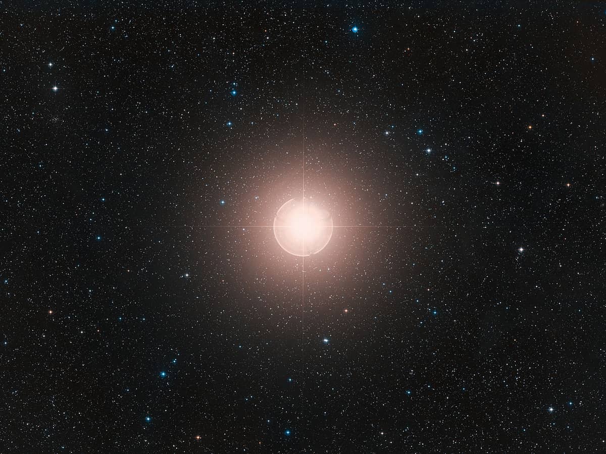 Betelgeza i zadziwiające spadki jasności. Przypadkowo zaobserwował je satelita meteorologiczny