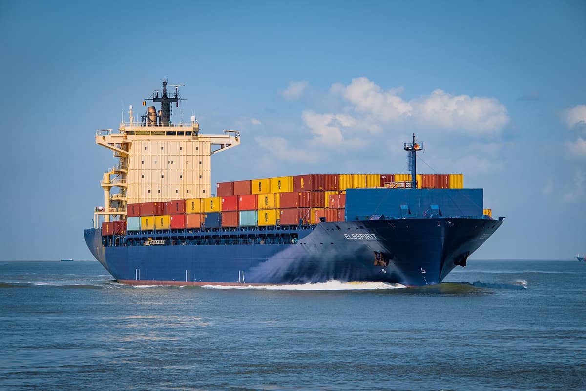 Nie tylko samoloty zanieczyszczają! Ślady statków cargo robią z klimatem coś dziwnego
