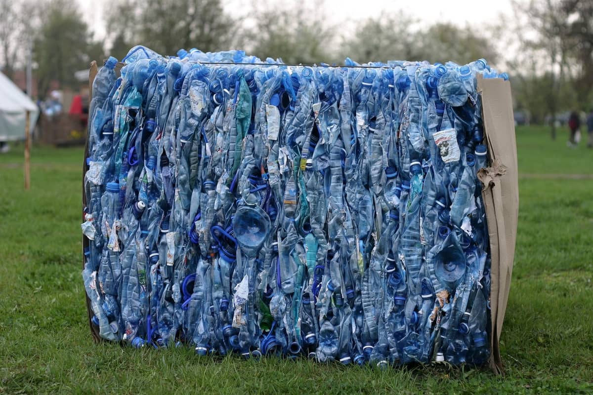 Największe problemy – plastik i CO2 – już opanowane. Oto jak łatwo zamienić je w coś pożytecznego