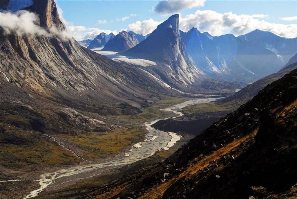 Parku Narodowym Auyuittuq, Mount Thor w tle /Fot. Wikimedia Commons
