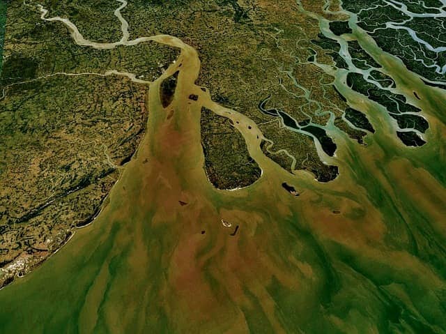 Rzeki mogą zmienić kolor pod wpływem różnych zanieczyszczeń &#8211; tu Ganges /Fot. Pixabay
