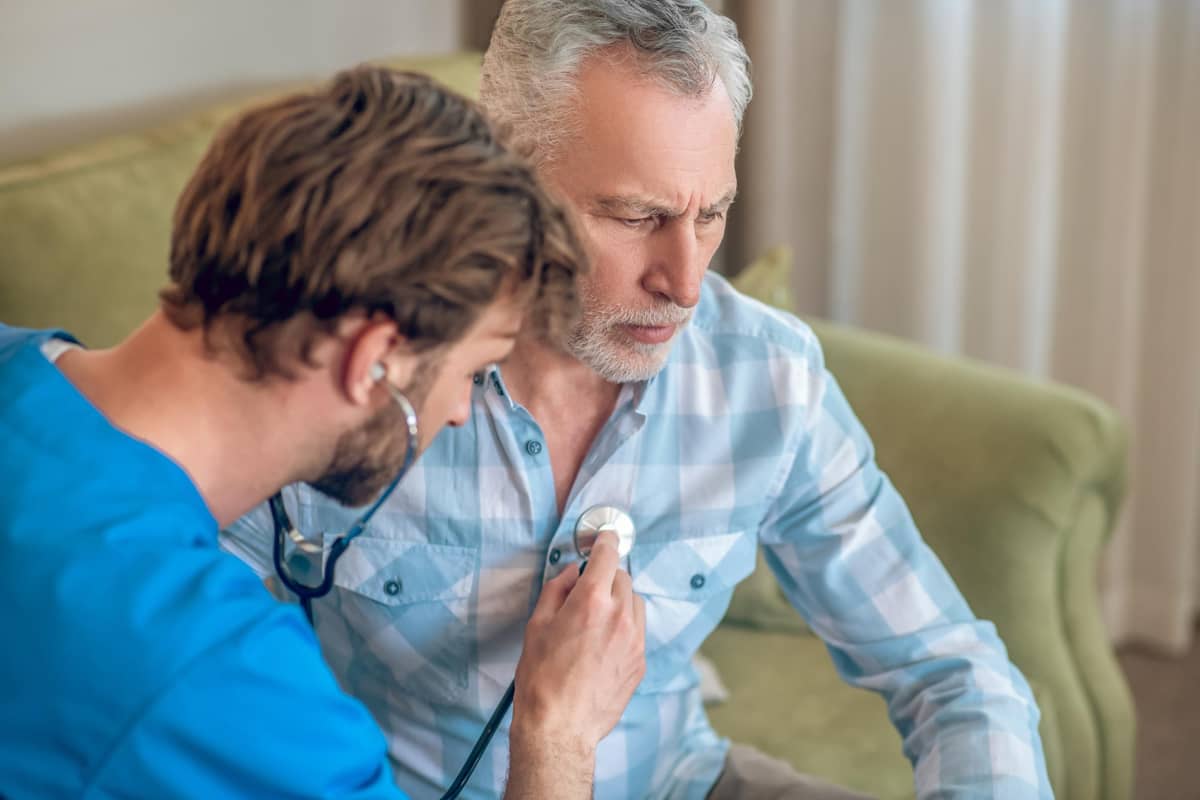 Badanie Holter EKG pozwala na zdiagnozowanie nieprawidłowego rytmu pracy serca /Fot. Freepik
