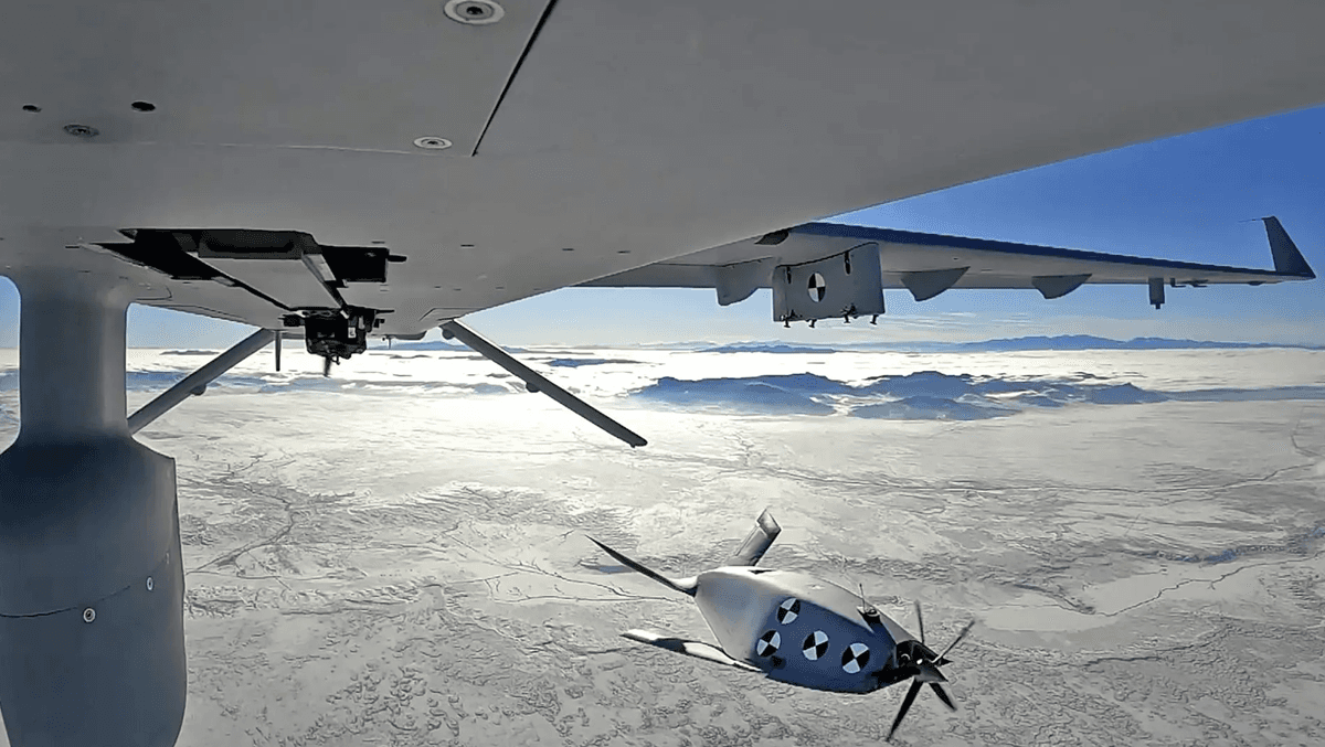 Tego jeszcze nie było &#8211; drony mogą być przenoszone przez drony /Fot. General Atomics
