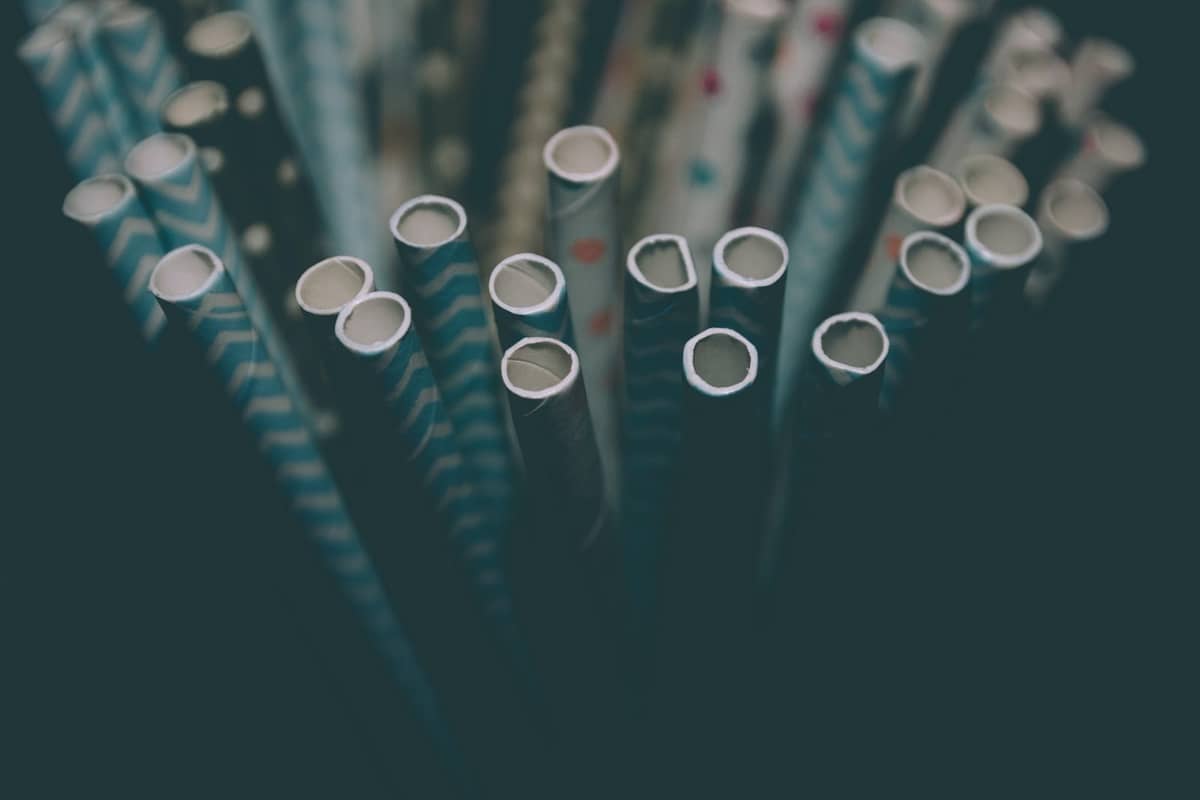 Papierowe słomki wcale nie są tak &#8220;ekologiczne&#8221;, jak myśleliśmy /Fot. Unsplash
