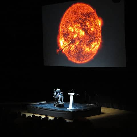Stephen Hawking: geniusz i ikona. Za co go tak kochano?