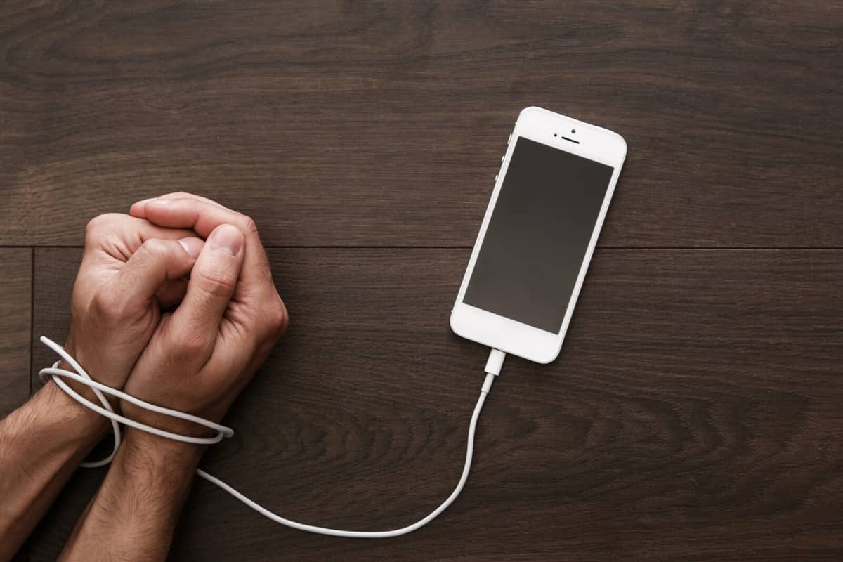 Uzależnienie od smartfonu może zwiększyć ryzyko depresji