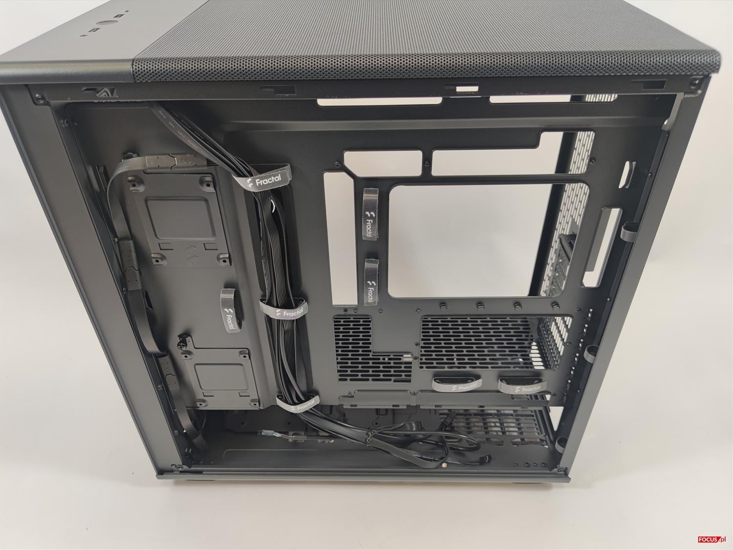 test Fractal Design Epoch XL Black TG RGB Light Tint, recenzja Fractal Design Epoch XL Black TG RGB Light Tint, opinia Fractal Design Epoch XL Black TG RGB Light Tint
