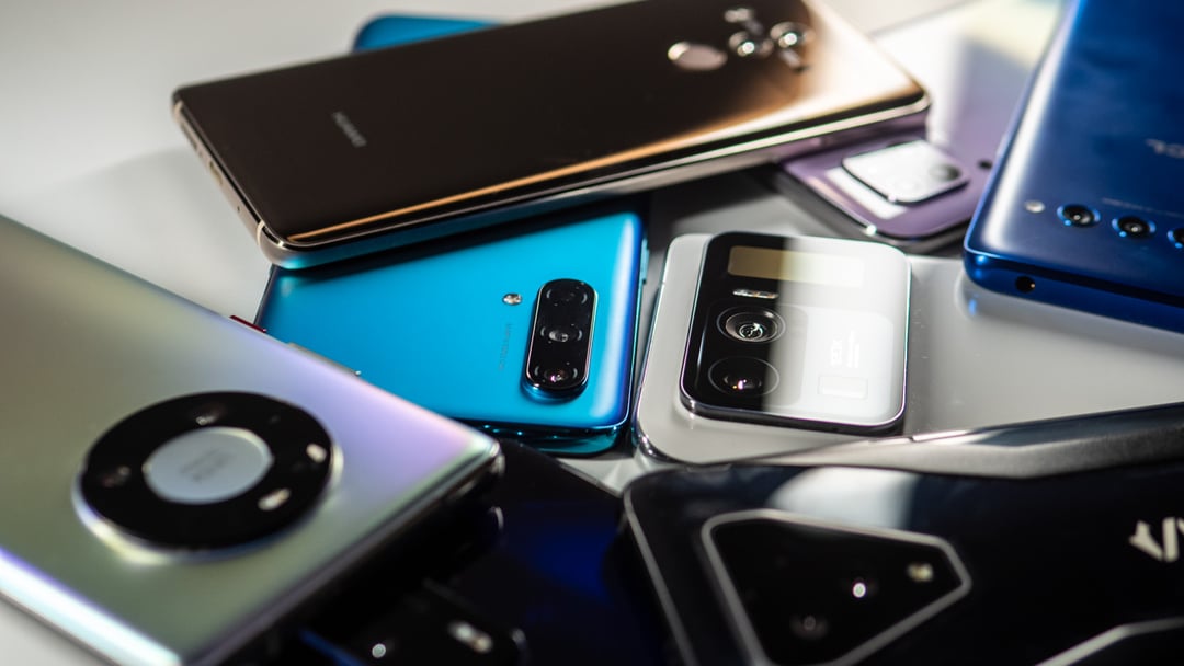 TikTok i Instagram zamiast studiów. Przepaść w zawodowych preferencjach nastolatek i ich matek