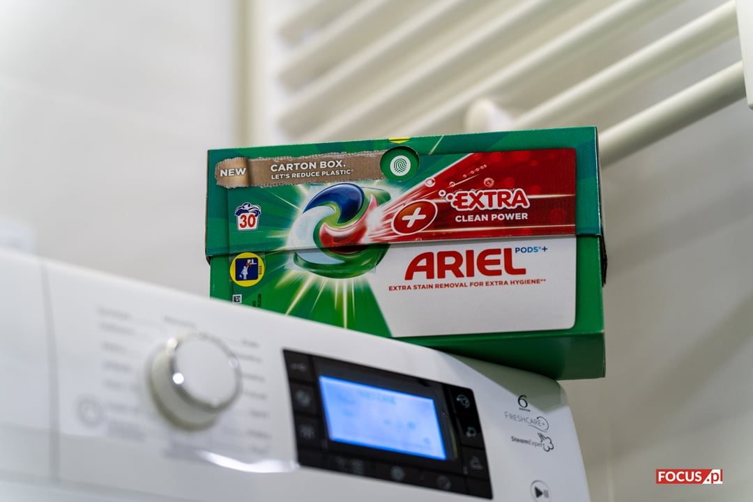 Kapsułki Ariel PODS® w nowym kartonowym opakowaniu i z nowymi możliwościami