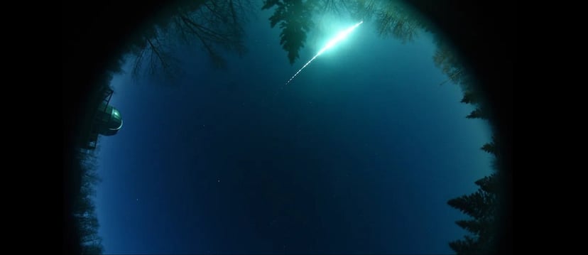 Zielony meteor rozświetlił nocne niebo nad Portugalią. Rewelacyjne zdjęcia