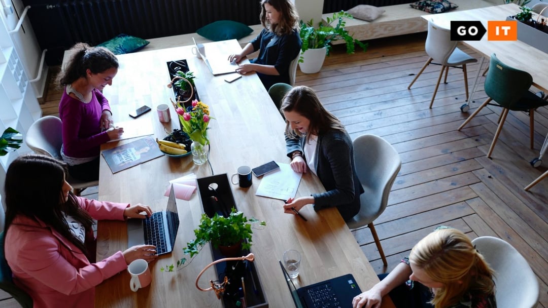 Poznaj 3 dobrze płatne stanowiska w IT, które nie wymagają programowania