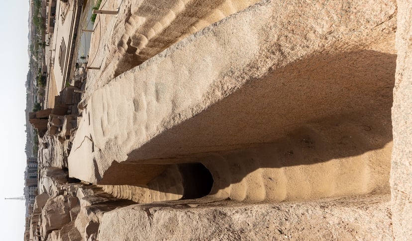 To byłby najwyższy obelisk starożytnego Egiptu. Coś jednak poszło nie tak