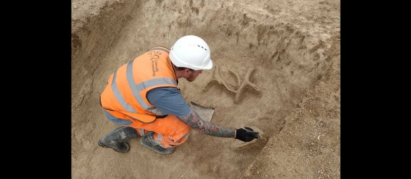 Obok Stonehenge znaleziono ogromny cmentarz. Jego datowanie odbiega od słynnej konstrukcji