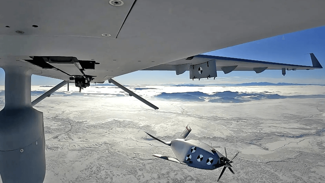 Ta technologia sprawdzi się tam, gdzie klasyczne drony wojskowe są za duże. Pierwsze testy za nami