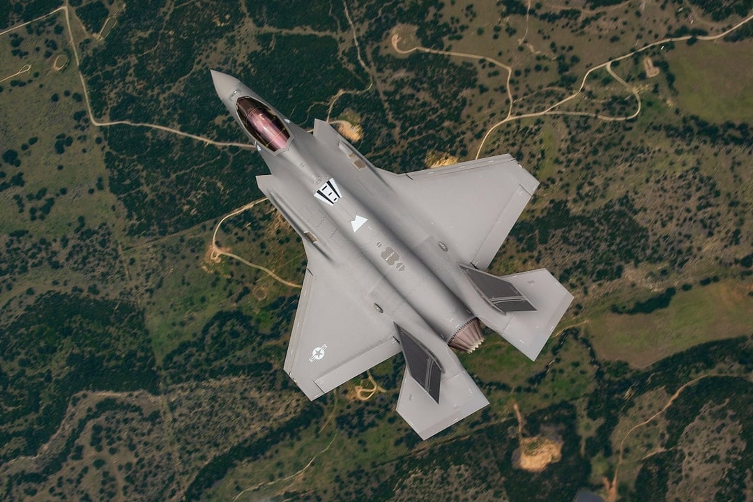 Godzilla nadchodzi. I do tego z własnymi pociskami