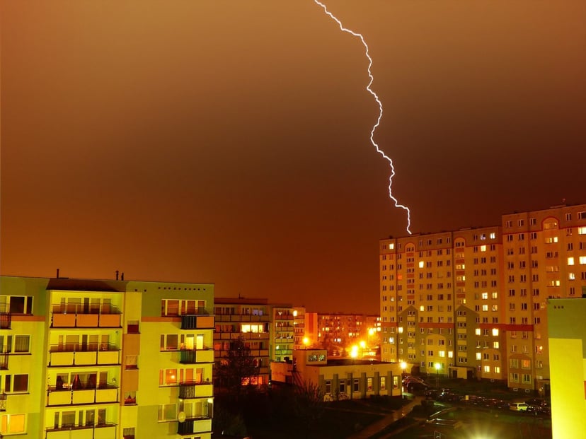 Naukowa bzdura czy przysłowie mówi prawdę? Piorun nie uderza dwa razy w to samo miejsce