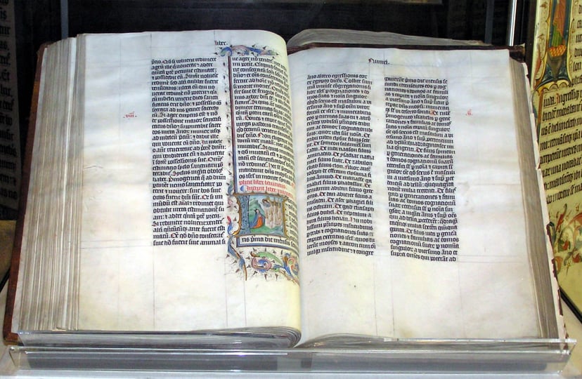 Kto wybierał treści, z których składa się Biblia?
