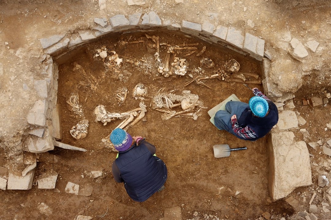 W grobie znaleźli szkielety sprzed tysięcy lat. Badacze mówią wprost: to niewiarygodnie rzadkie