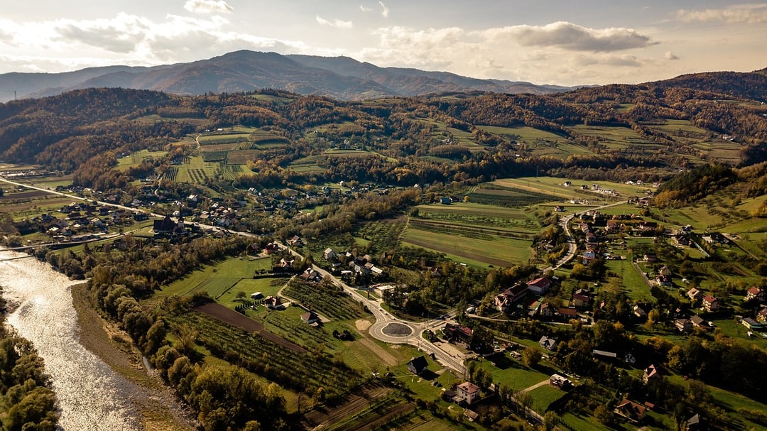 Największa wieś w Polsce. Wielkości miasta powiatowego, a wciąż bez praw miejskich