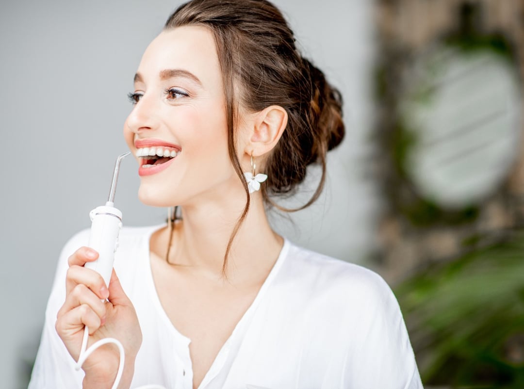 Irygator do implantów – wybieramy najlepszy irygator stomatologiczny do pielęgnacji implantów