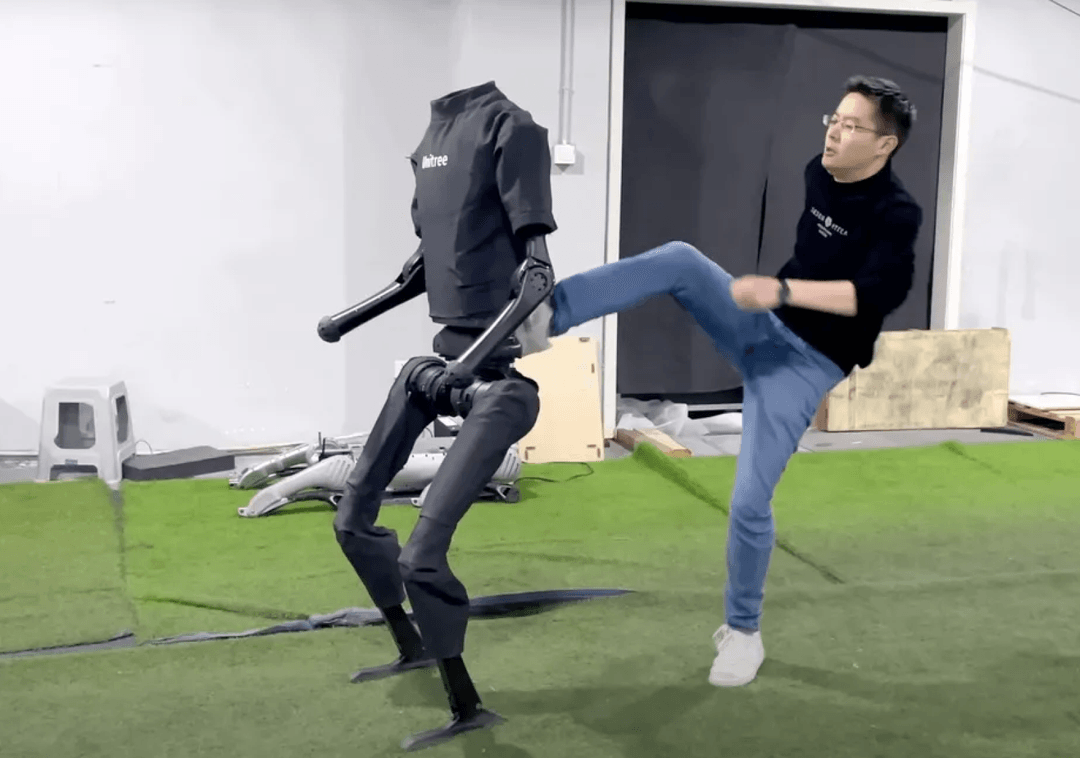 Najpotężniejszy humanoidalny robot na świecie. Niestraszny mu solidny kopniak