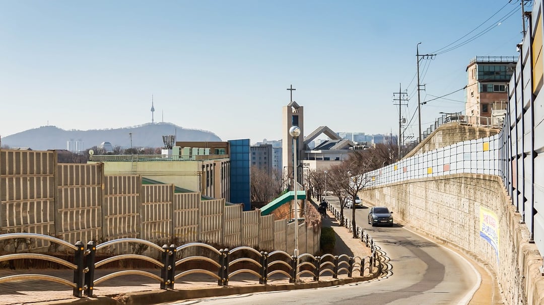 Polacy zbudują dziwne ekrany akustyczne przy drogach. Surowce wezmą ze starych elektrowni