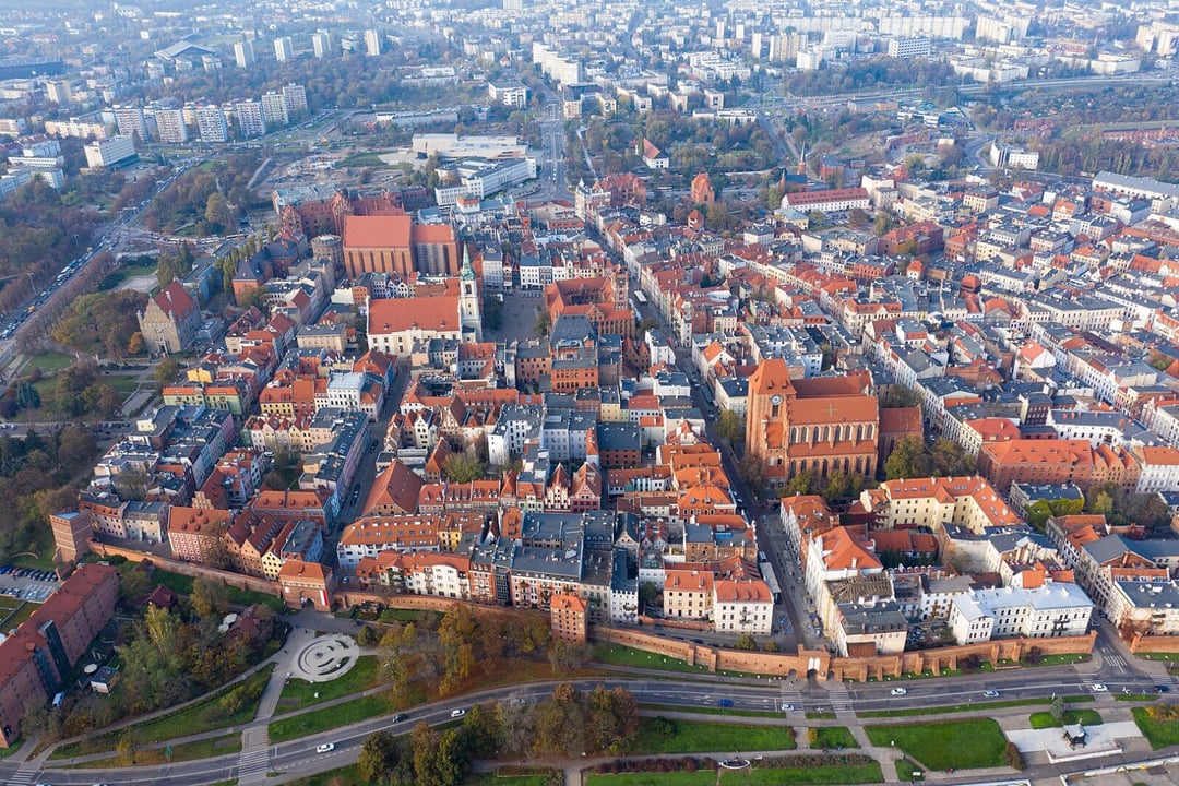 Średniowieczna zabawka znaleziona w centrum Torunia. To przedmiot sprzed niemal tysiąca lat