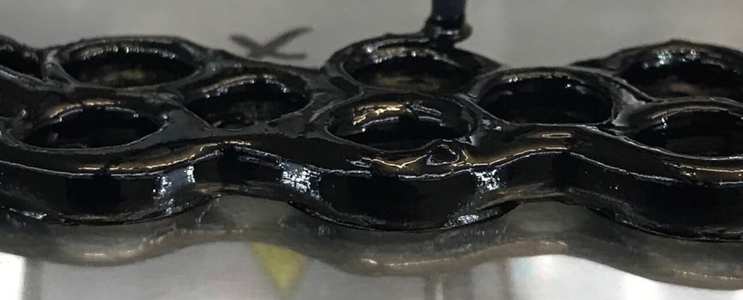 Zaskakujący materiał! Naukowcy stworzyli powłokę o adaptacyjnej wytrzymałości