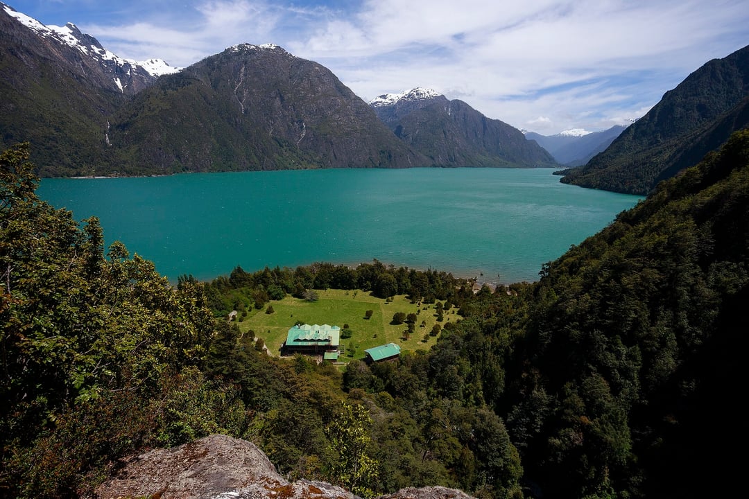 Ludzie polowali tam na gigantyczne stworzenia. Jakie tajemnice skrywa jezioro Tagua?