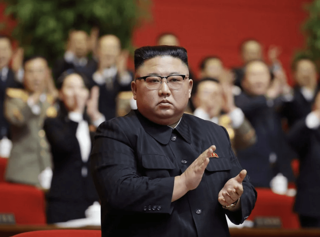 Kim Dzong Un robi sąsiadów w “balona”. Korea Północna z dziwacznym atakiem