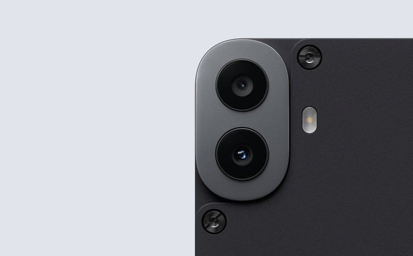 Tak prezentuje się CMF Phone 1. Pierwszy niedrogi smartfon submarki Nothing pojawi się z wieloma akcesoriami