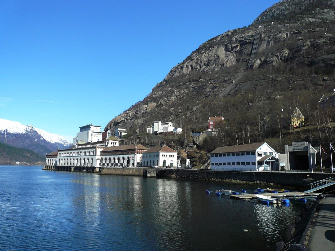 Polakom wzrosły rachunki za prąd, a tam mieli go za darmo. Do tego kraju nie jest daleko