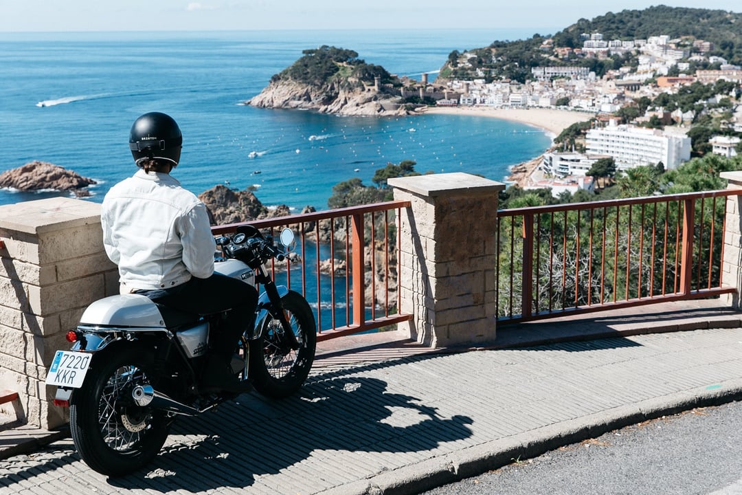 Szukasz nowego motocykla? Nie dziwię się, bo Polacy je wręcz pokochali i to nie bez powodu