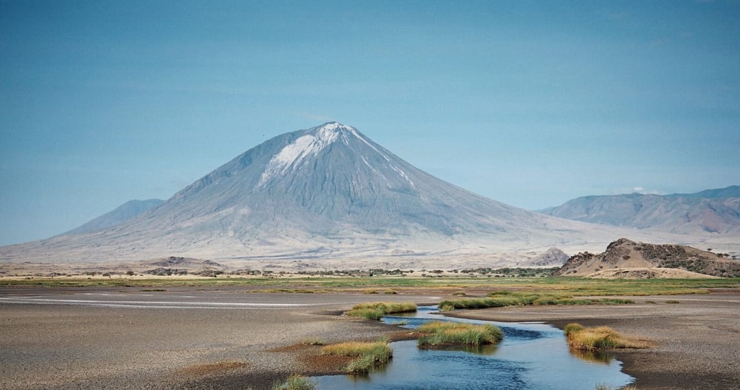 Ta czarna woda to… lawa. Tylko jeden wulkan na Ziemi uwalnia coś takiego