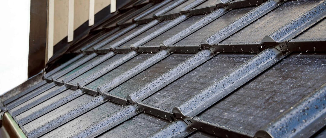 Rewolucyjne dachówki solarne zmniejszają zużycie energii nawet o 20%