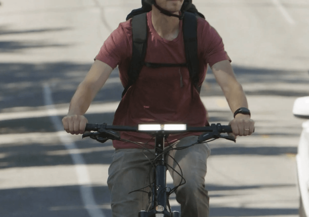 Rewolucyjna lampka rowerowa Light Rail – oświetlenie, które nie oślepia