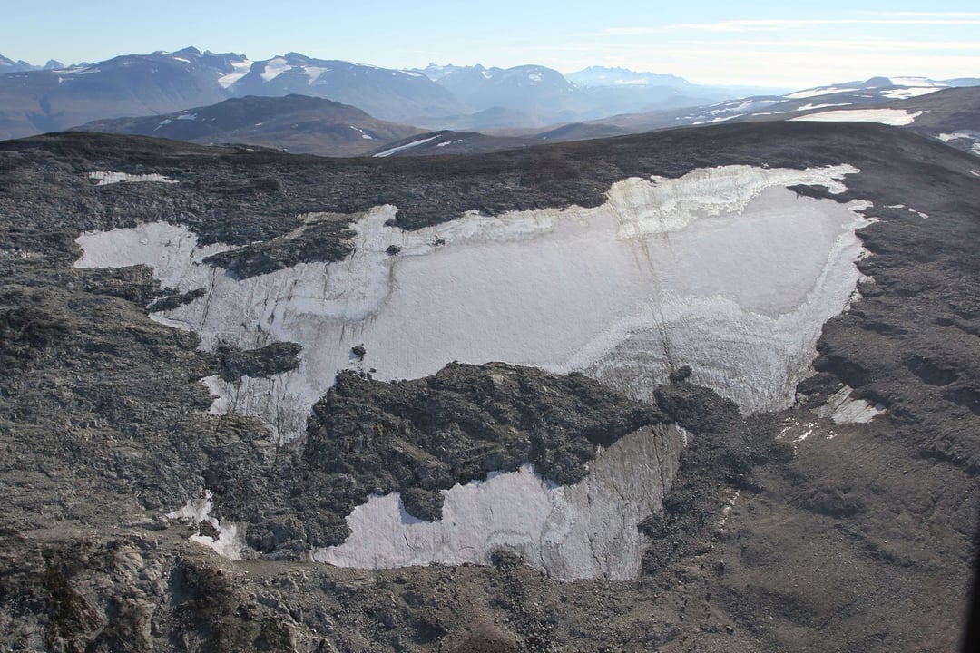 Lód z północy niczym kapsuła czasu. Jego topnienie odsłoniło drogocenne przedmioty