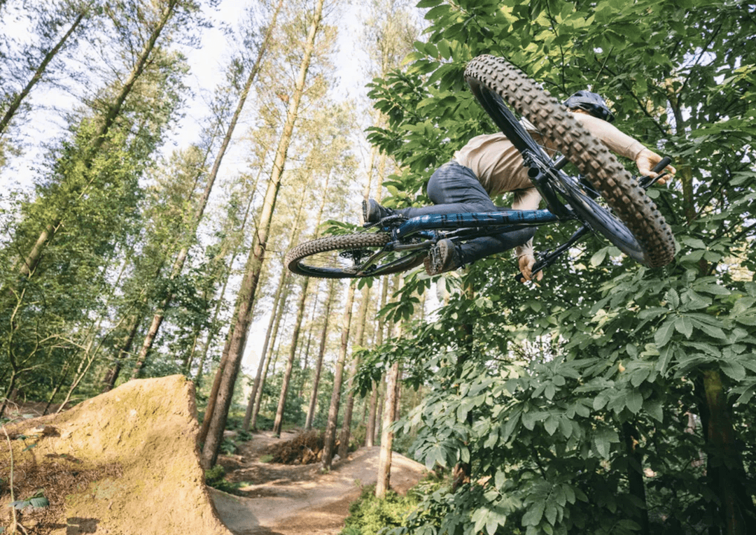 Rower szlakowy Calibre Bossnut “wraca z martwych”. Na takie ulepszenia czekaliśmy