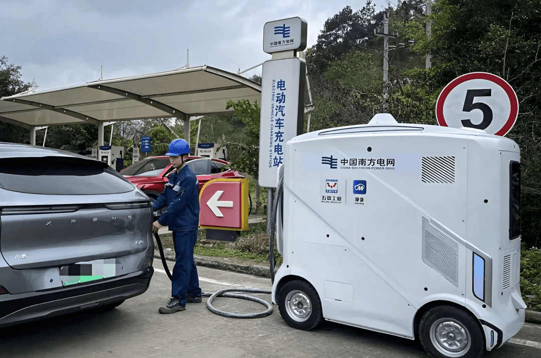 Mobilny powerbank na kołach ratuje kierowców aut elektrycznych w korkach