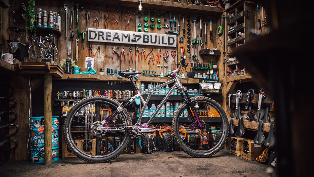 Manitou chce wymyślić rower na nowo. Powrót legendy MTB po 30 latach