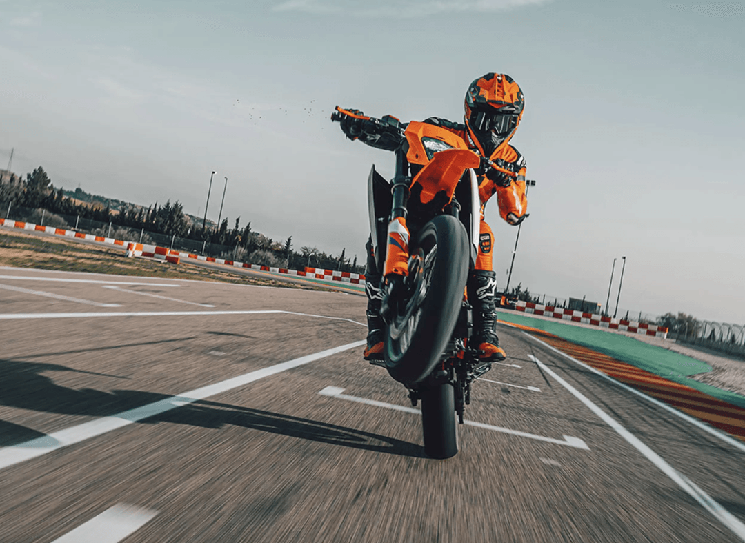 KTM prezentuje rewolucyjny supermoto. Cena zaskoczy nawet sceptyków