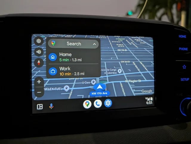 Android Auto 13.7 to cicha woda. Na powierzchni niewiele się dzieje, ale za to pod maską wszystko buzuje