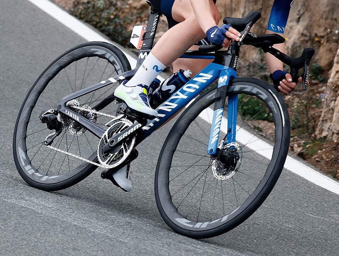 Tajemnicze buty Fizik na UAE Tour to zapowiedź nowej ery kolarstwa?